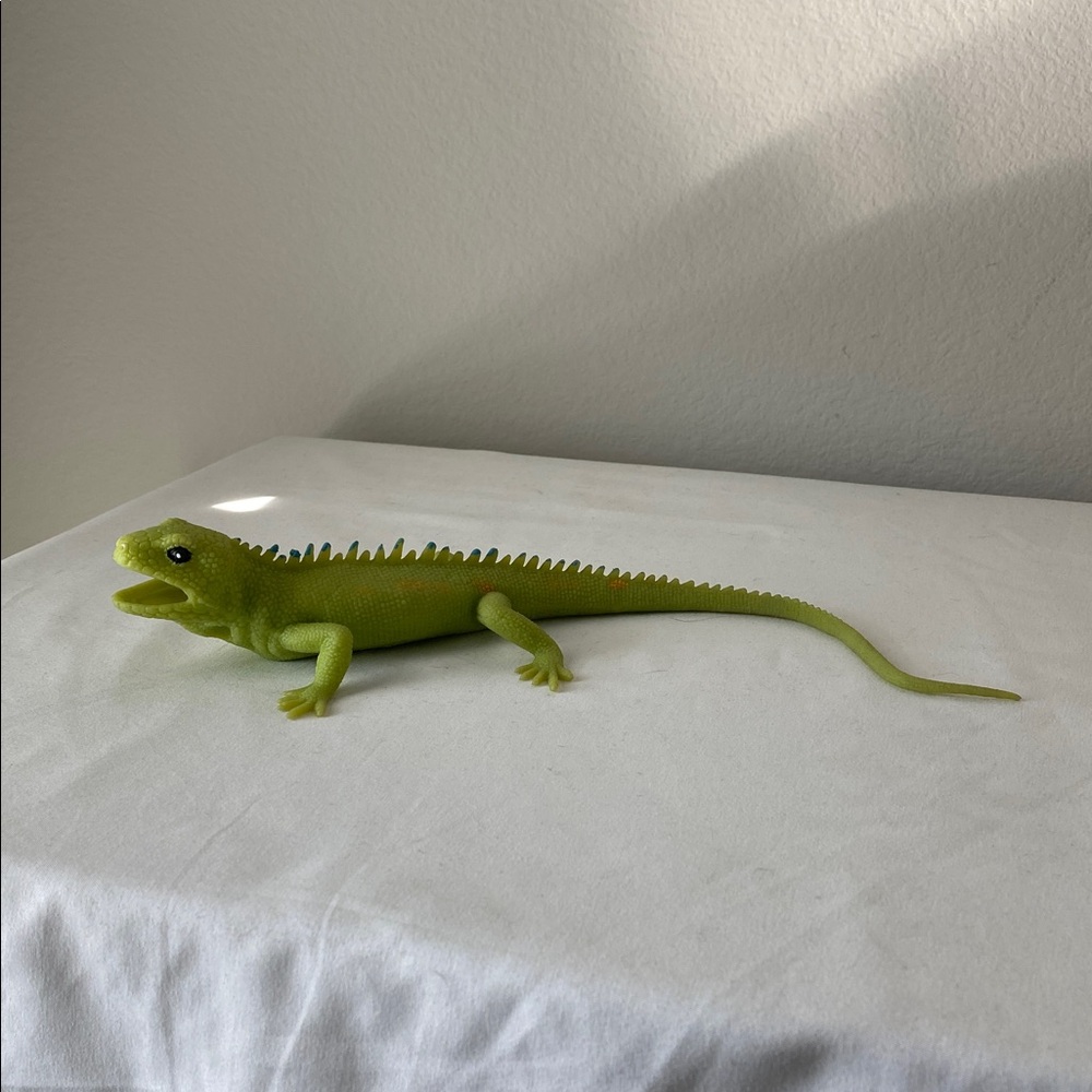 Green Stretchy Reptile Lizard Toy
